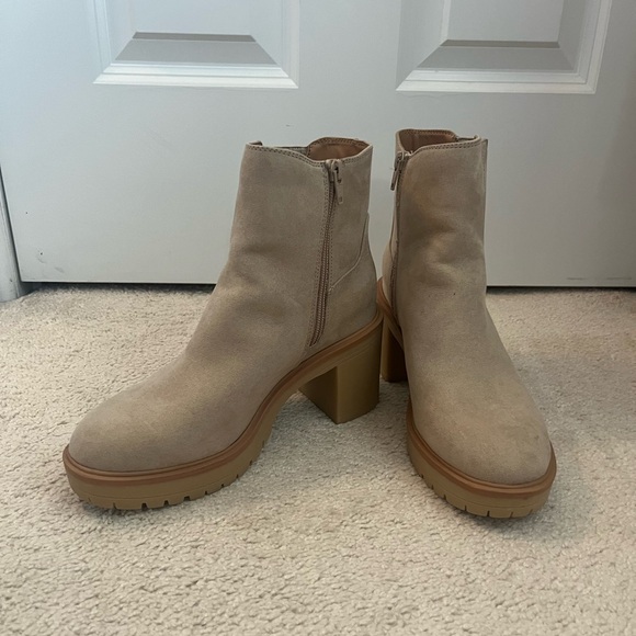 Universal Thread Platform Faux Suede Boots size 7 - Picture 1 of 5